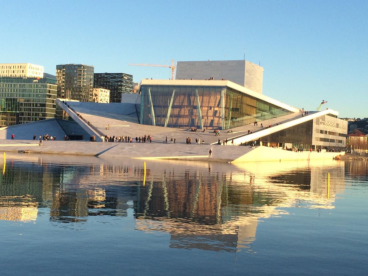 スノヘッタが手がける氷山の上を歩き回れるようなノルウェー最大の文化施設「オスロ・オペラハウス」とは!? -casa