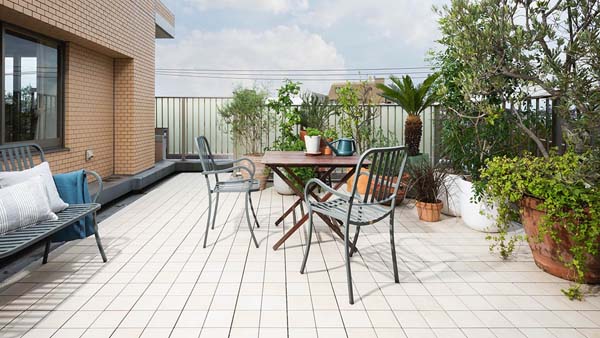 11,776 ルーフバルコニー Stock Photos, High-Res