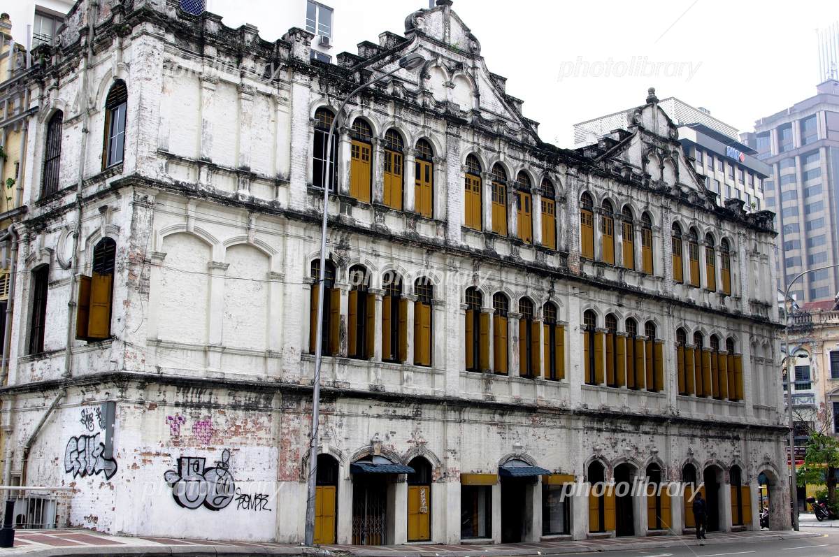 日の出でマレーシアのクアラルンプール市のスカイラインの街並み。の写真素材・画像素材 Image 83580036