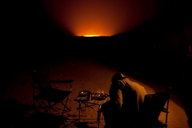 絶景！50年消えない炎「地獄の門」への行き方 謎の国・トルクメニスタンへの入国は難しい？TABIZINE～人生に旅心を～