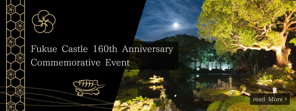 「チャンココ」は五島市を中心に伝わる古い念仏踊り。, 語源は「チャン」が鉦 かね の音、「ココ」は太鼓を叩く音。,お盆期間中、市内各所で踊りを見ることができます。, 福江港ターミナルには、下大津町、上崎山町、上大津町の皆様が来てくださりました。,半袖襦袢に素足のまま花笠をかぶり、腰みのを付けて太鼓を叩き、重鉦と小鉦の音と歌声にあわせて舞い踊るこの踊りは県指定無形文化財となっています。,