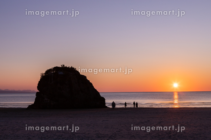 稲佐の浜」の夕日が綺麗すぎ！八百万の神様が集まる場所！出雲大社から1km！ 出雲市旅々PHOTO