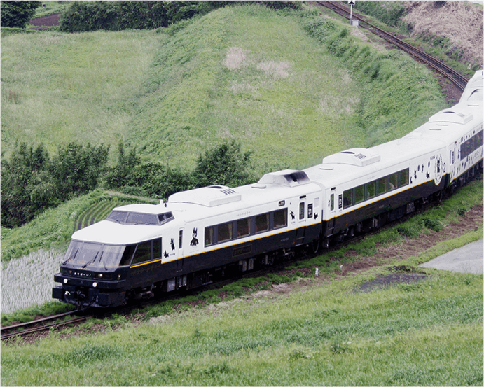 特急みどりでは実現しなかった、オール緑色を纏った、 485系きりしま色 の特急きりしまこの塗装ものちに、ブロック色やrレッドエクスプレス色になったので、見られた期間は短かったですね。 1998年11月