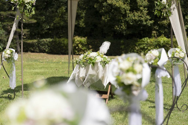 ここが日本であることを忘れそう！ガーデンウエディングでかなえる海外風挙式元プランナーの取材レポ＆結婚式のHowTo記事