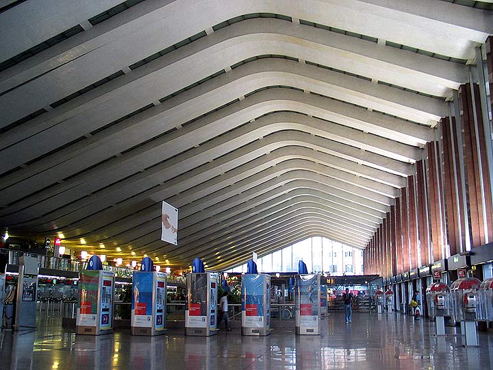 ローマ テルミニ駅近くのおすすめカフェ＆レストラン フードコートのご紹介♪ –