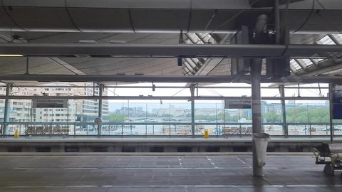 24,463件の「快速電車」の動画素材 ‐ 4K、HD動画クリップShutterstock