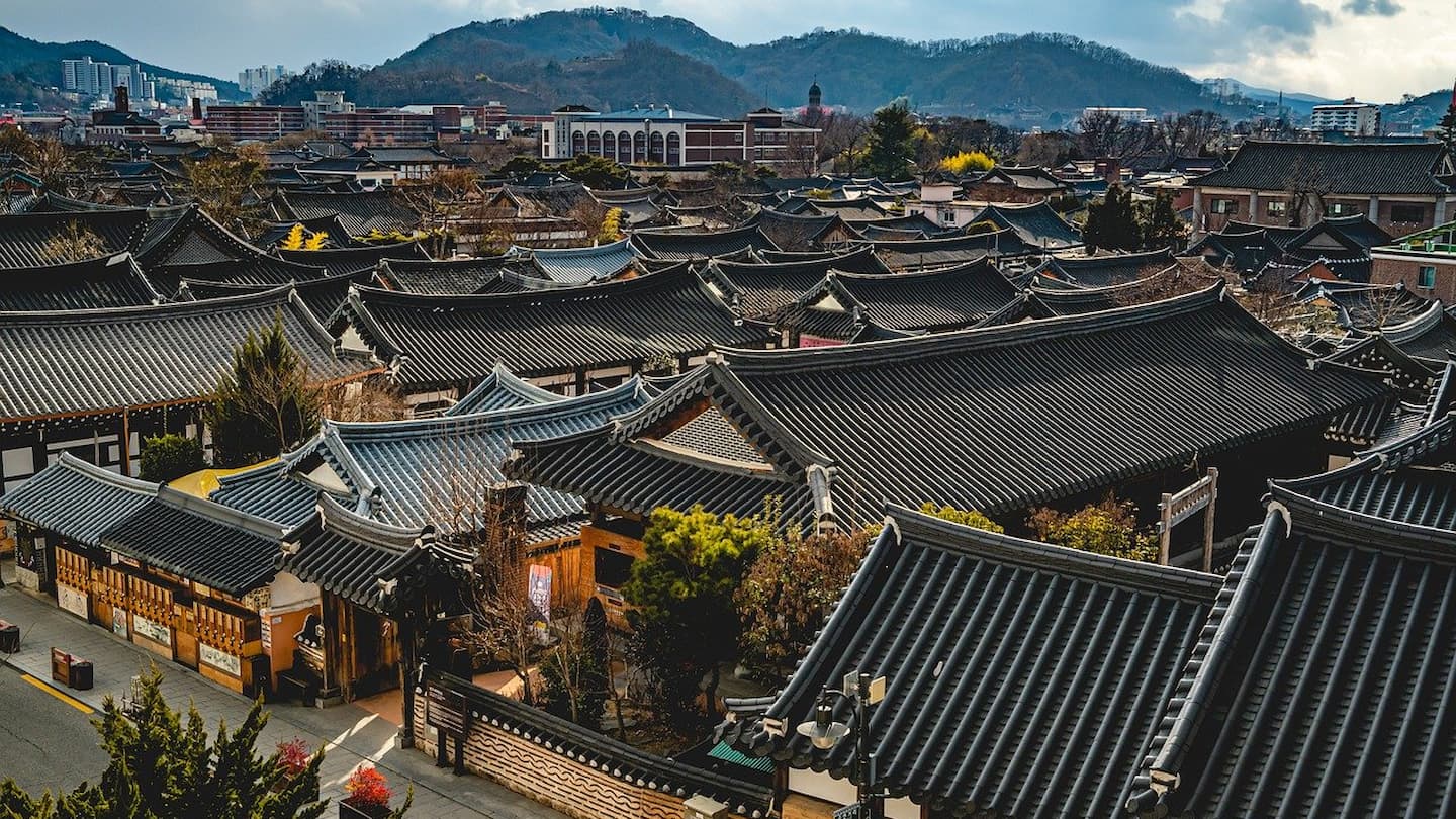 韓国の首都「ソウル」の街並みソウル在住の日本人に韓国社会の実情を聞く