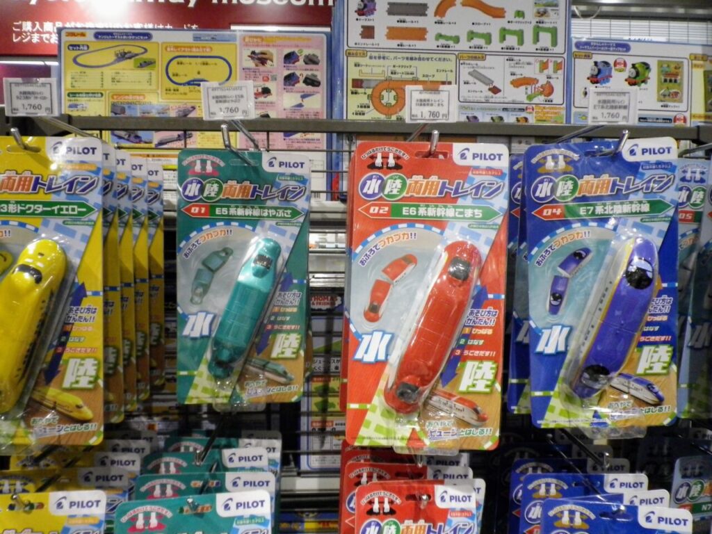 京都鉄道博物館のグッズ一覧！オンラインで買える？文房具の種類は？京都子連れスポット情報