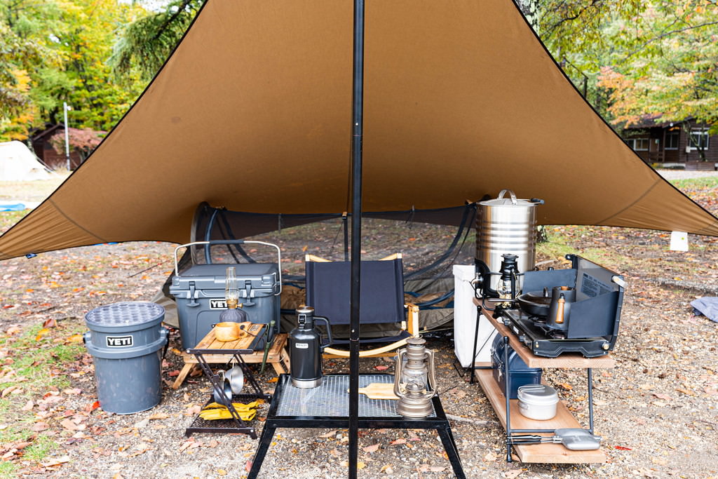 スクエアタープの張り方！初心者でも簡単設営やアレンジ張り！おすすめの正方形タープノマドキャンプ