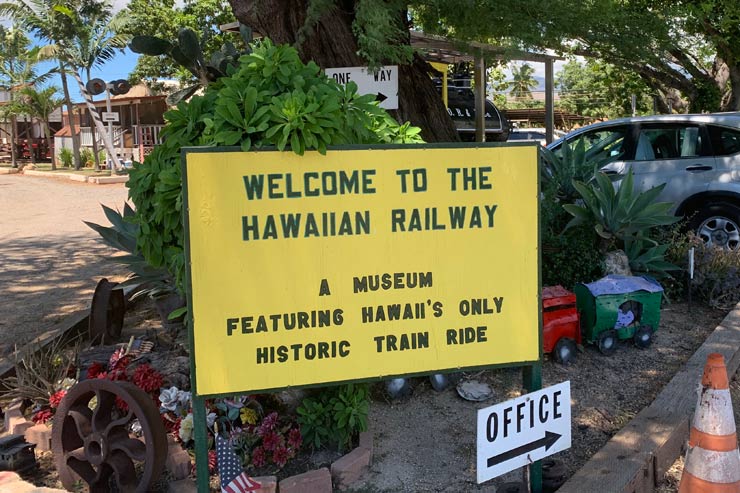 ハワイアンレイルウェイ オアフ島で「サトウキビ列車」に乗るクジラの潮吹き、そのたびに歓声