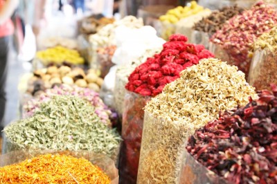 ドバイのお土産特集。話題のドバイチョコからゴールドアクセサリー、バラマキまで完全網羅Gates Dubai ドバイ