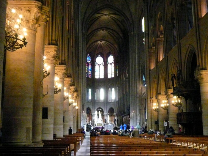 パリ 新しくなったノートルダム大聖堂に行こう、予約なしでも入場可地球の歩き方