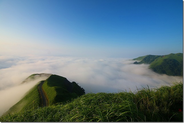 熊本県 阿蘇市 ラピュタの道23681724 の写真素材 -