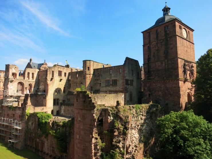 ネス湖畔に佇む廃虚と化した古城、アーカート城 Urquhart Castle-