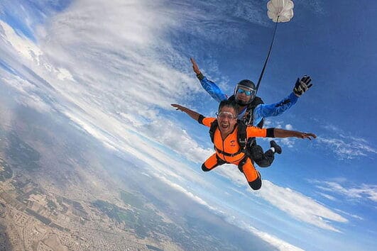 スカイダイビングを日本で体験！おすすめのスポット７選を紹介 - ビギナーズ