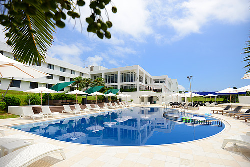 ブセナ海中公園から美ら海水族館へアメリカンビレッジと万座毛への行き方も紹介