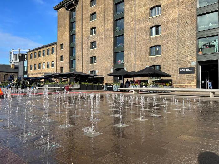 ロンドン探訪: キングス・クロス駅とハリーポッターの魔法世界への扉 - wakamaga