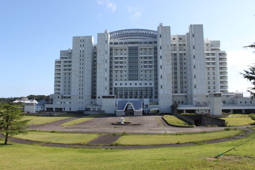 廃墟ホテルを見て思うこと - 三重苦ゴルファーの日記