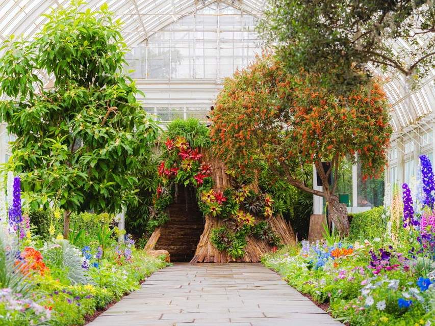 ニューヨーク植物園の人気ホリデートレインショー！幻想的なクリスマスイルミネーションを動画で紹介 - Petite New