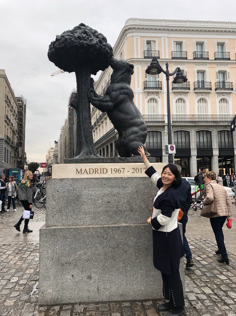 地下鉄でアトーチャ駅へ絵を見よう