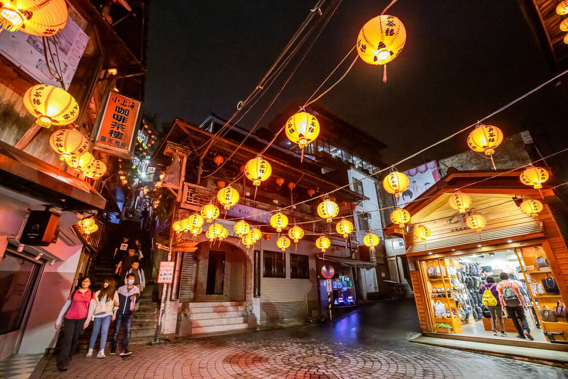 H.I.S. 桃園国際空港T1・T2⇒台北市内ホテル片道送迎付き！九分散策と十分天燈上げ体験ツアー台北 タイペイ台湾のオプショナルツアー海外現地ツアー格安予約