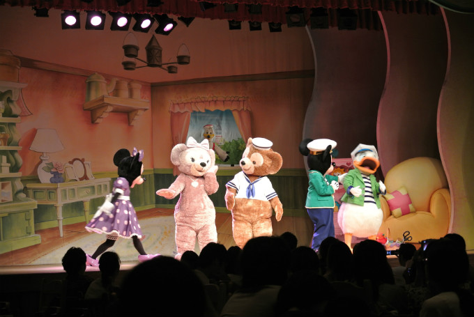 ディナー始まってる‼️ダッフィーショーレストラン☆わくわく探し☆遠方組よっこ