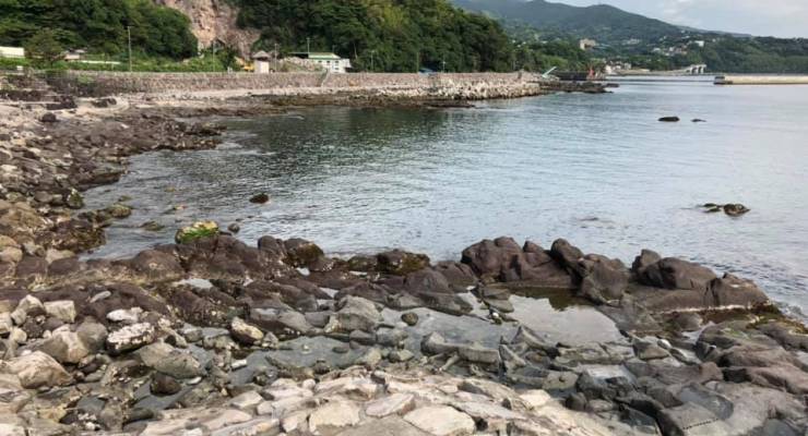 真鶴・琴ヶ浜海岸釣り・磯遊び・シュノーケリングが楽しめるトイレ完備・無料駐車場のある釣り場東京湾奥釣り場探検隊動画で東京、千葉、神奈川の海、川、池、沼などの釣り場を紹介