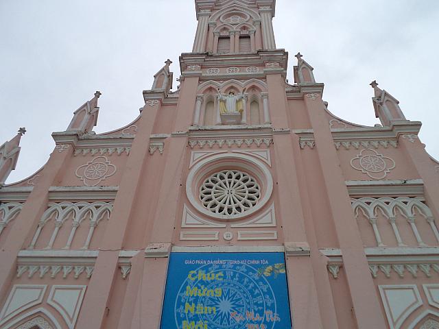 ダナン大聖堂の行き方や入り方・英語のミサ・周辺観光地門は閉まってる？ポステ