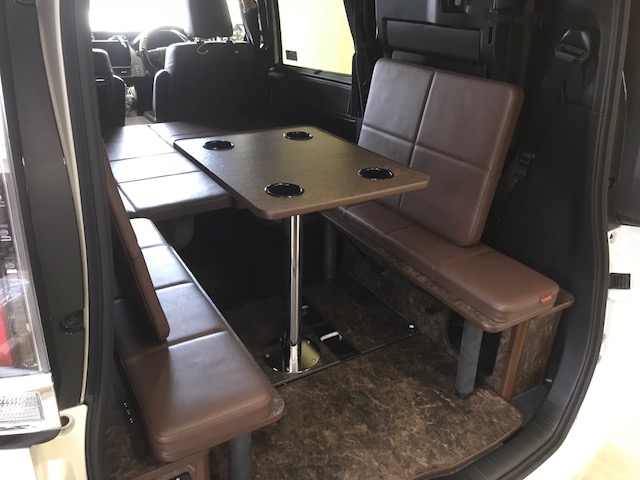 ホワイトハウスキャンパーNOAH VOXY DAYs POPAUTO