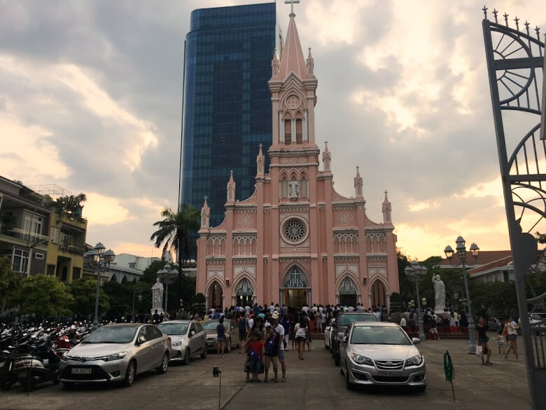 ダナン大聖堂は「裏」から入るべし！ピンク色の教会で思い出の1枚を◎Laid Backers