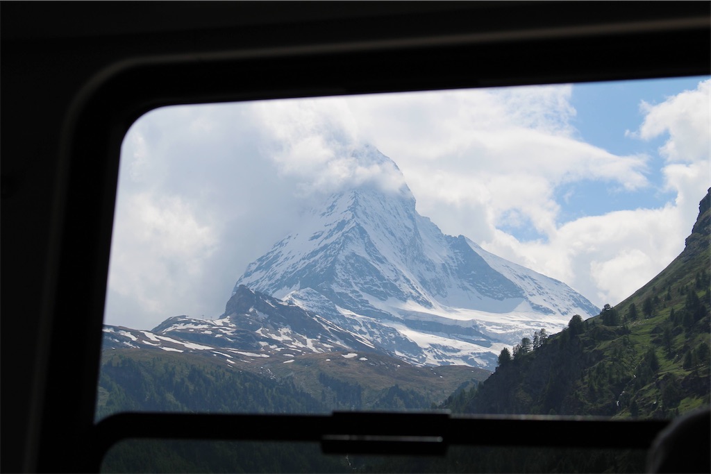 逆さマッターホルンを目指すゴルナーグラート鉄道・値段とお勧め座席JOEのガメツいヨーロッパライフ