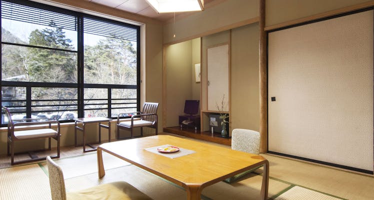 東武日光駅近くの安いランチは「湯波バーガー」が手軽でおいしい！ぽこ旅