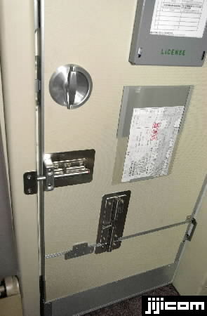 飛行機B747-400のコックピットの写真素材FYI03175143ストックフォトの Qlean Market キュリンマーケット