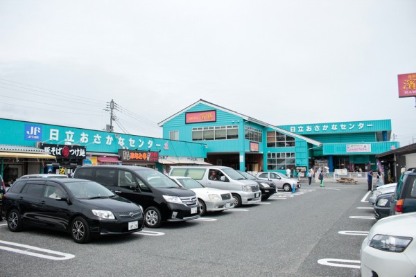 大洗 大洗海鮮市場たくさんの海鮮が並び食べ歩きにもオススメな大洗海鮮市場✨牡蠣小屋を始め海鮮好きにはたまらないお店もたくさんあってワクワクがたまらない😆 この日は天然岩牡蠣、あんこう汁、かに汁を堪能😄天然岩牡蠣はとっても大きくプリッとしていて磯の