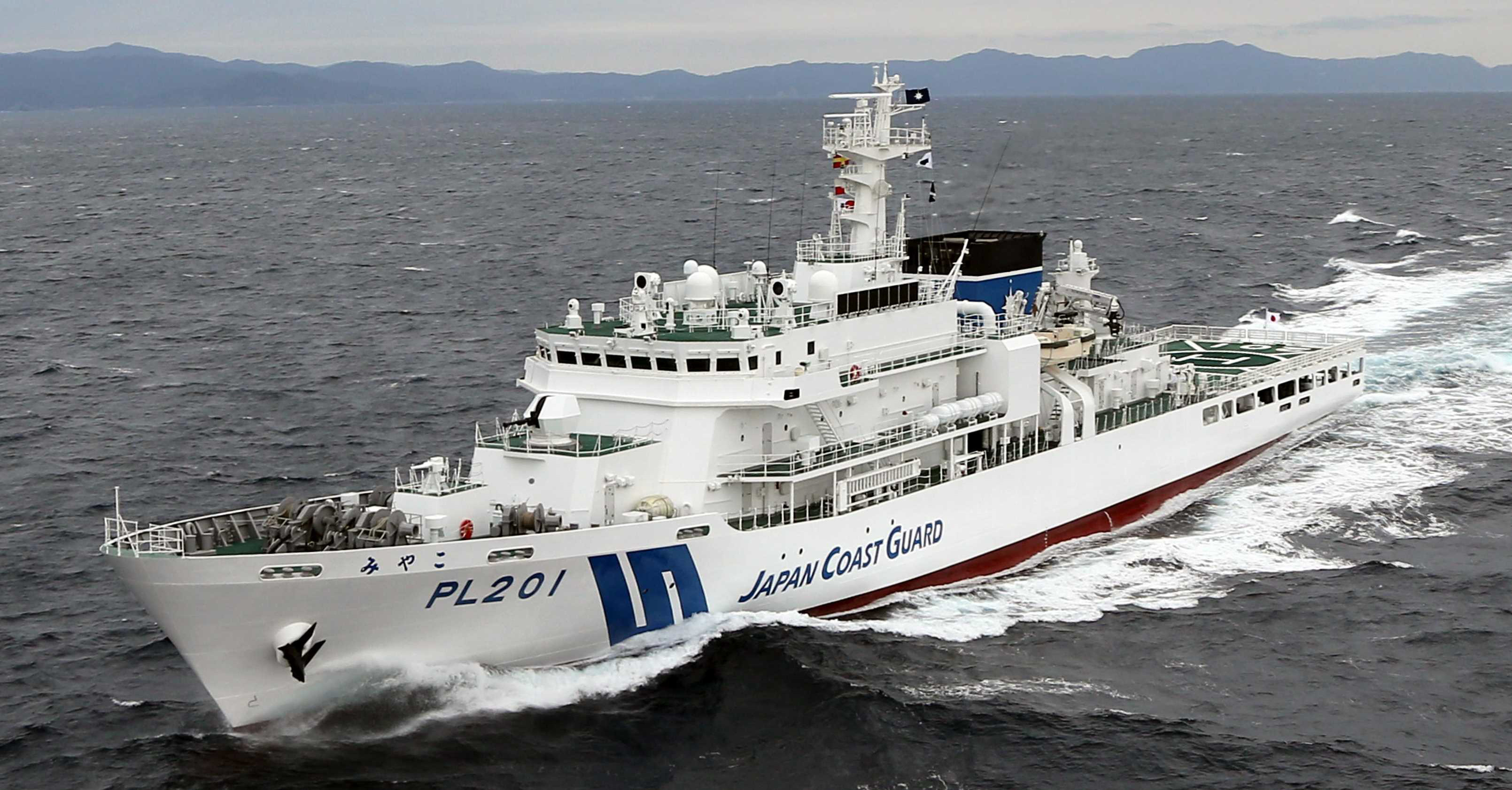 鹿児島海保の新巡視船「おおすみ」、鹿児島港に初入港鹿児島県 ：朝日新聞