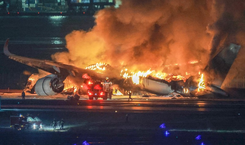 独自 JAL機“炎上”で緊迫の現場 消火用の水が“残量低下”の異例事態も “水中ポンプ”「スーパーポンパー」で海水を放水FNNプライムオンライン