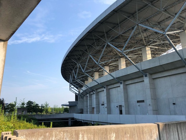 三木総合防災公園 陸上競技場スポーツ施設照明 陸上競技納入事例岩崎電気