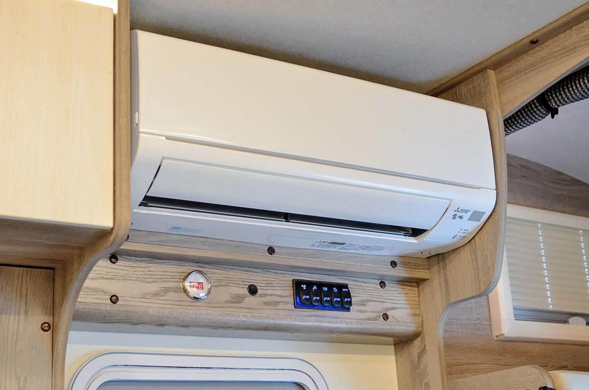 新しいビルダー『プレシャス・モストRV』のキャンピングカー空飛ぶわんこ