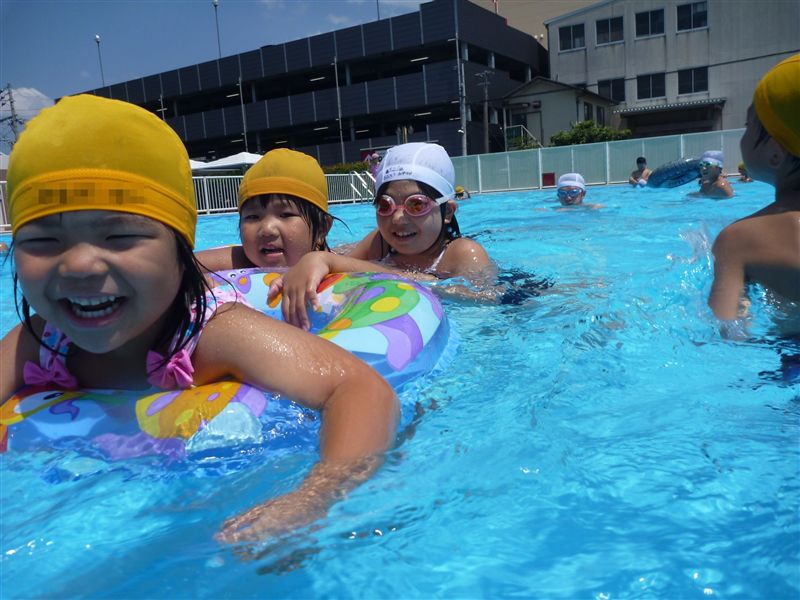 雨の日でも楽しめる室内プール特集