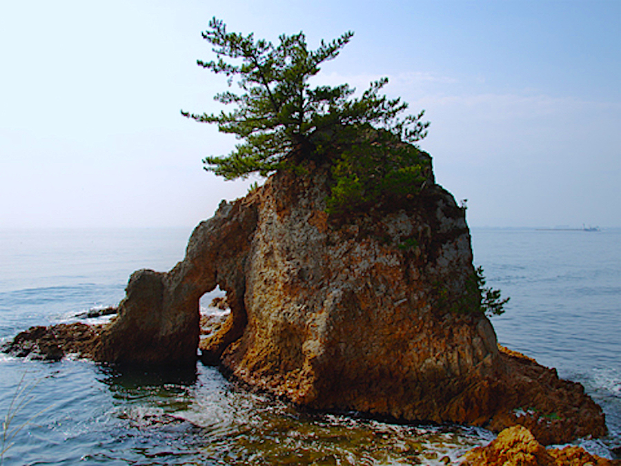 宍道の女夫岩 しんじのめおといわ