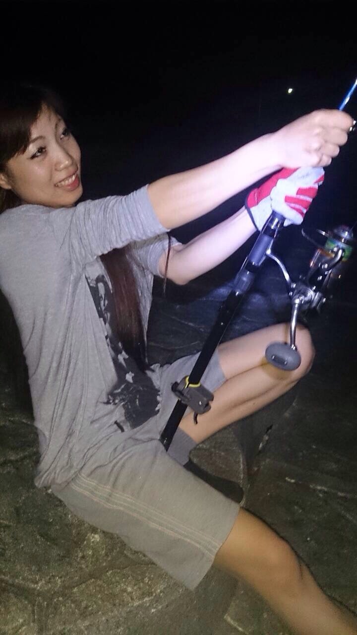 都志港の釣り場は車が横付けできるポイントあり！柵付きの護岸もあってファミリーにも最適です。360.com