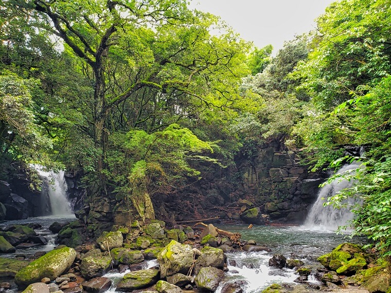 鍋ケ滝の見どころ・行き方お茶のCMで有名になった裏見の滝！九州ラボ