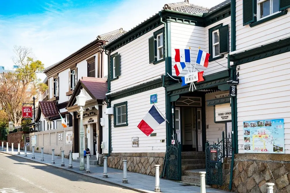 神戸・北野 3大異人館の見どころうろこの家・萌黄の館・風見鶏の館を満喫るるぶ+
