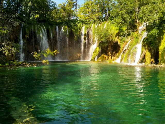 プリトヴィッツェ湖群国立公園①各地からのアクセス」徹底ガイド旅の大事典