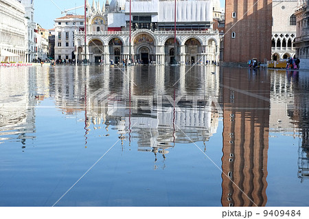 海面上昇により浸水したサンマルコ広場の写真素材FYI01782460ストックフォトの Qlean Market キュリンマーケット