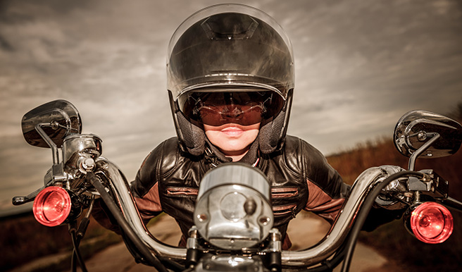 若い女性のバイク乗りが増えてますねサックス フイテマス