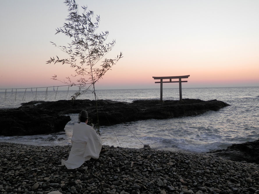 冬至の時期に見ることのできる絶景！大洗磯前神社の日の出が神々しかった神社の図鑑