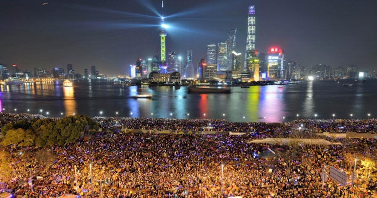 上海転倒事故、犠牲者の多くは低所得の若者 - WSJ