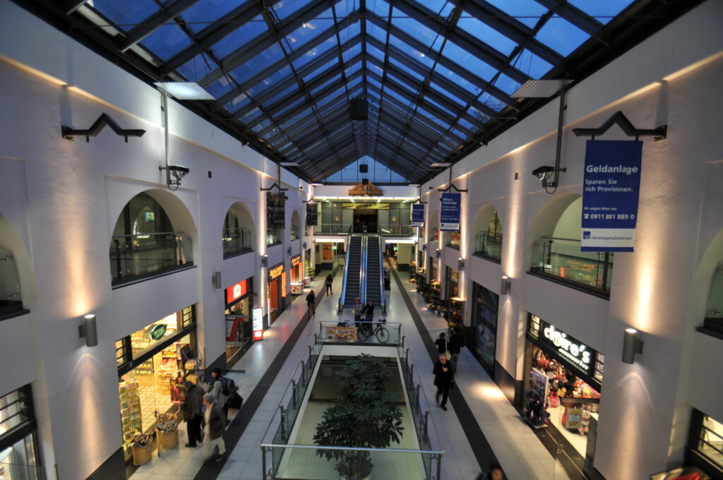 チューリッヒのコインロッカー事情 Coin rocker💰 チューリッヒ中央駅にはびっくりするぐらい沢山のコインロッカーが！ 9フラン