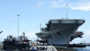 最新空母「ブッシュ」就役 米大統領一家の晴れ舞台１０日、米バージニア州のノーフォーク海軍基地で就役した原子力空母「ジョージ・Ｈ・Ｗ・ブッシュ」 ＡＰ＝共同四国新聞社